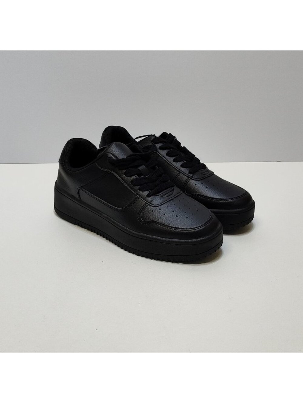 No Boundaries PU Platform Sneaker Women's Size 8.5 Memory Foam Casual Shoe NWT